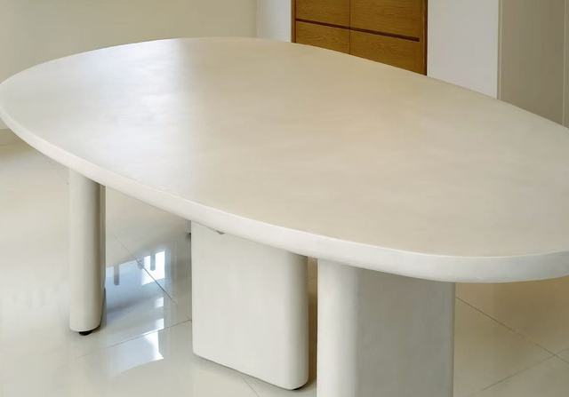 Microcement on a sculpted dining table